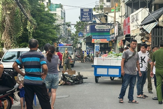 Xe lôi va chạm với xe máy, 1 người tử vong