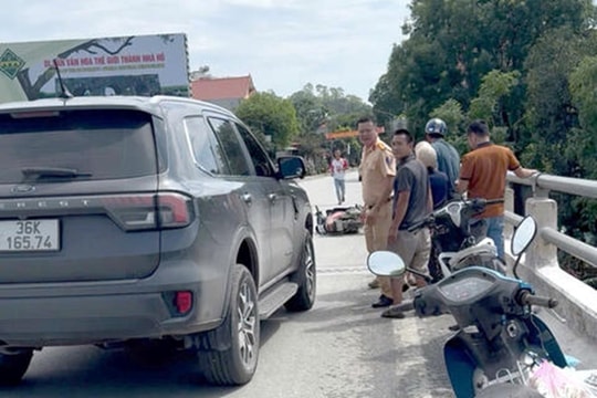 CSGT kịp thời ngăn một phụ nữ có ý định nhảy cầu tự tử