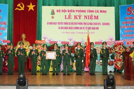 BĐBP Cà Mau đón nhận Huân chương bảo vệ Tổ quốc hạng Nhì