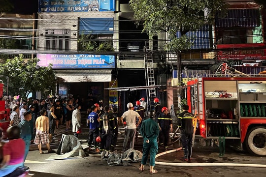 Hỏa hoạn thiêu rụi căn nhà hai tầng trong đêm