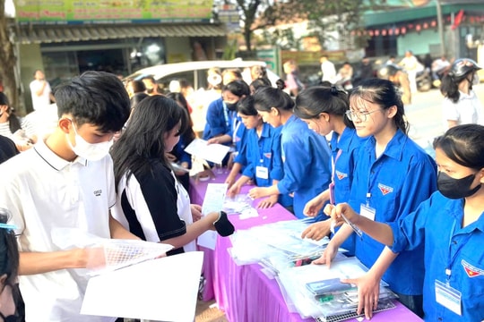 Tiếp sức mùa thi: Khi thanh niên đồng hành cùng giấc mơ sĩ tử