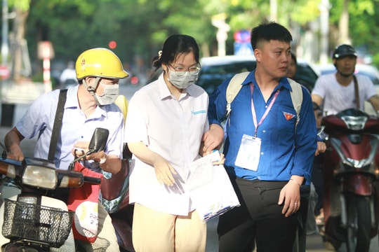 Không khí ngày thi đầu tiên kỳ thi tốt nghiệp THPT tại Hà Nội