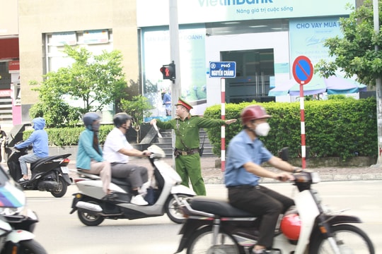 Hình ảnh giao thông ngày đầu kỳ thi tốt nghiệp THPT tại Hà Nội