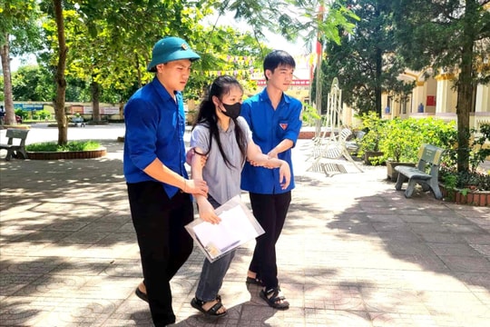 Nữ sinh vẫn dự thi tốt nghiệp THPT 2025 mặc dù được miễn