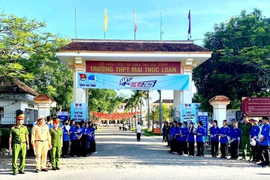 Hà Tĩnh: Nữ sinh ngất xỉu tại sân trường sau khi kết thúc môn thi