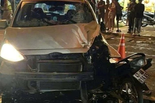 Đối đầu xe con, 2 thiếu niên tử nạn