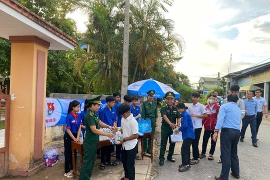 Tiếp sức mùa thi 2025: Hơi ấm tình quân dân tiếp lửa cho sĩ tử vùng cao Quảng Trị