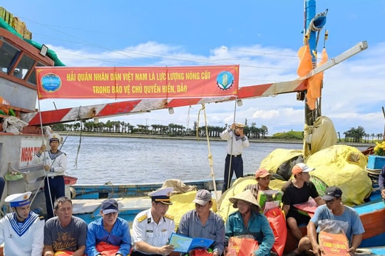 Điểm tựa vững chắc nơi trùng khơi