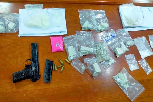 Phá đường dây ma túy có trang bị súng quân dụng