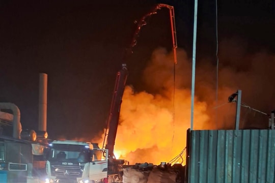 Hưng Yên: Cháy lớn xưởng nấu nhôm, 7 người thương vong