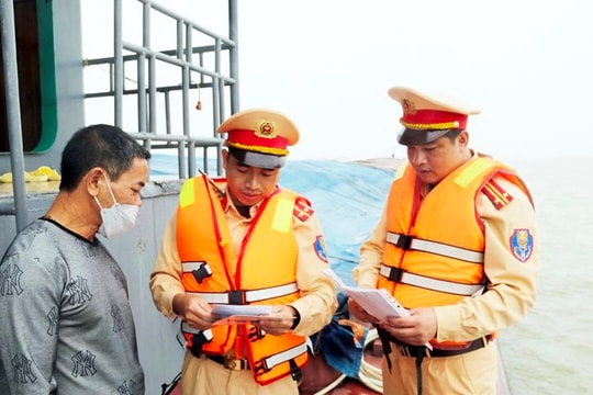 Siết chặt an toàn giao thông đường thủy trước mùa mưa bão