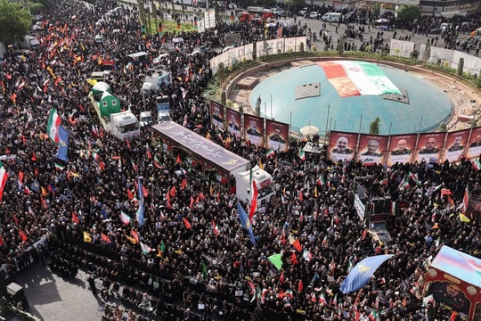 Iran tổ chức quốc tang cho 60 người thiệt mạng trong cuộc chiến với Israel