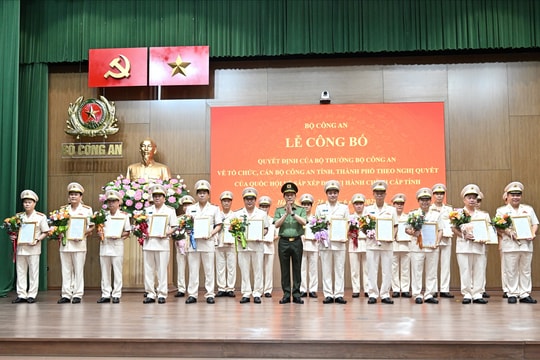 Công bố Quyết định về tổ chức, cán bộ Công an 34 tỉnh, thành phố