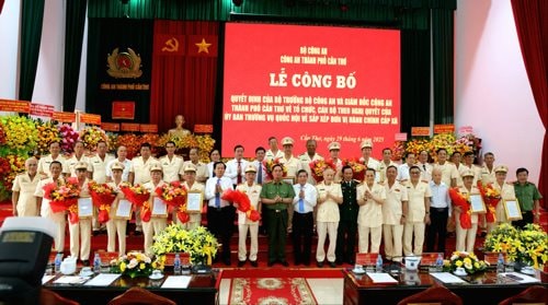 Công an TP Cần Thơ công bố quyết định về tổ chức và công tác cán bộ