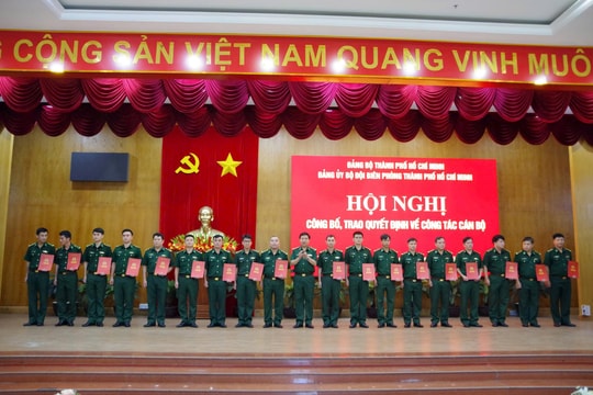 Đảng ủy BĐBP TP. Hồ Chí Minh công bố, trao quyết định về công tác cán bộ