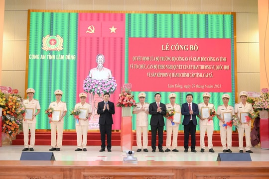 Công an tỉnh Lâm Đồng công bố Quyết định của Bộ trưởng Bộ Công an