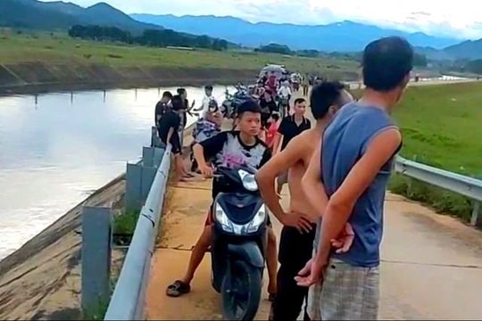 Hai anh em đuối nước tử vong