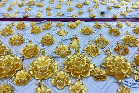 Giá vàng hôm nay 30/6: Chờ tín hiệu mới