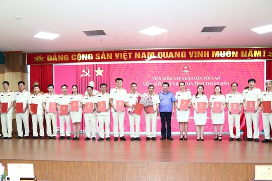 VKSND tỉnh Thanh Hóa trao quyết định về công tác cán bộ