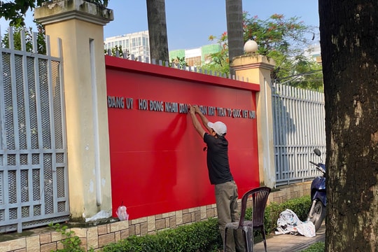 Trụ sở TP.HCM 'khoác áo mới' trước ngày vận hành chính quyền 2 cấp