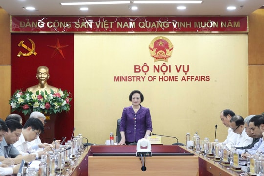 Bộ Nội vụ ban hành hướng dẫn mới nhất về sắp xếp , bố trí nhân sự tại UBND cấp xã