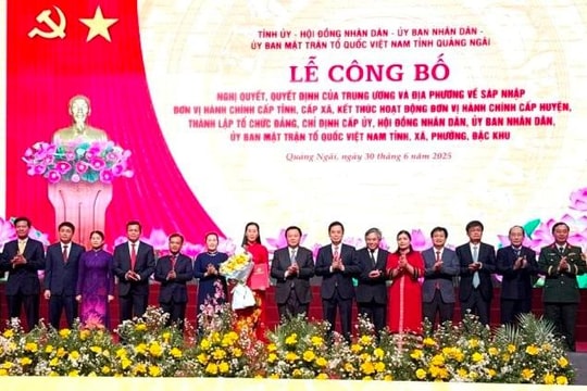 Quảng Ngãi công bố các nghị quyết, quyết định về sáp nhập đơn vị hành chính 2 cấp