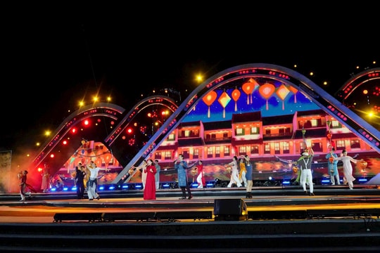 “Đà Nẵng – Bay cao cùng đất nước”: Bản hùng ca nghệ thuật và ánh sáng mừng ngày hội lịch sử