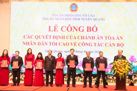 TAND tỉnh Tuyên Quang công bố quyết định của Chánh án TANDTC về công tác cán bộ
