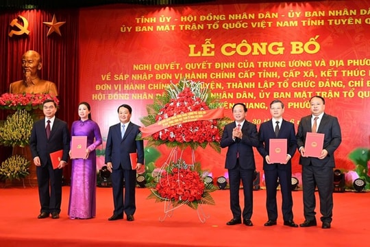 Tuyên Quang công bố nghị quyết, quyết định về sáp nhập đơn vị hành chính cấp tỉnh, cấp xã