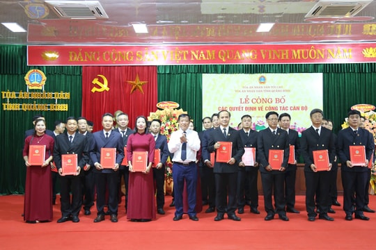 Trao quyết định bổ nhiệm Chánh án, Phó Chánh án các TAND khu vực tỉnh Quảng Trị