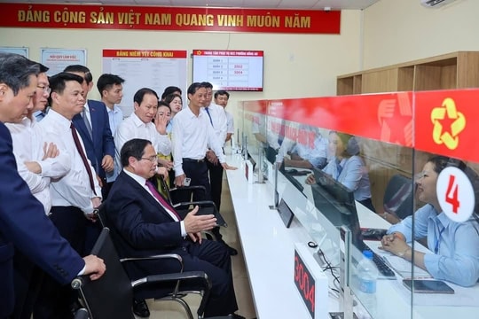 Thủ tướng: Cán bộ phường phải gần dân, vui vẻ, không được có thái độ hạch sách