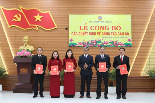 TAND tỉnh Cà Mau công bố các quyết định về công tác cán bộ
