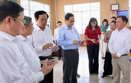 Chủ tịch Quốc hội: Mỗi cán bộ cần quán triệt sâu sắc tinh thần vì nhân dân phục vụ