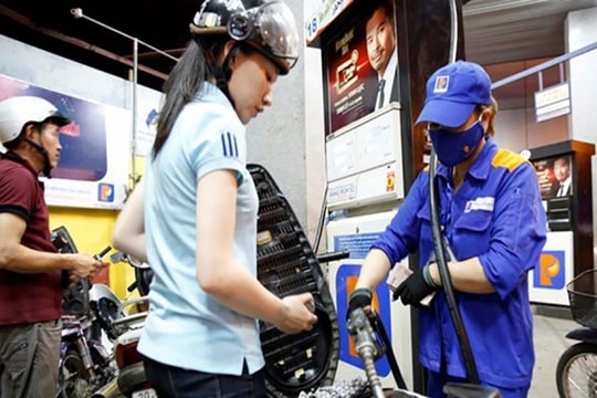 Giá xăng dầu hôm nay (1/7): Thế giới và trong nước cùng giảm