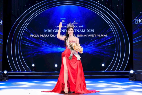 Nguyễn Thị Thưa đăng quang Hoa hậu Quý bà Hòa bình Việt Nam 2025