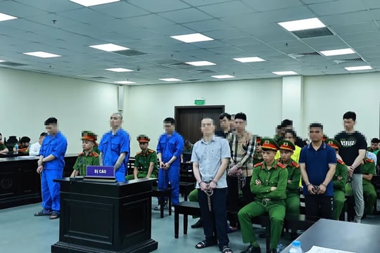 Tuyên 11 án tử hình trong vụ dùng xe biển xanh chở ma túy