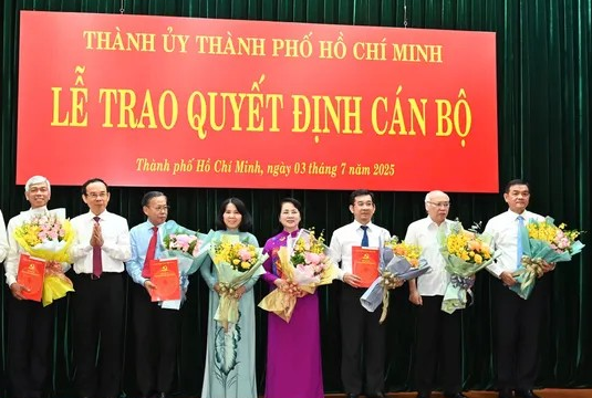 Một số lãnh đạo Thành ủy TP HCM xin nghỉ hưu trước tuổi