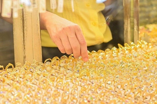 Giá vàng hôm nay 3/7: Vàng nhẫn quay đầu tăng