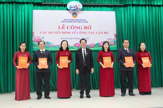 TAND tỉnh Tây Ninh công bố quyết định bổ nhiệm lãnh đạo các Tòa, phòng chuyên trách