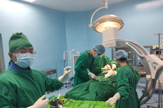 Gắp thành công đầu đạn nằm trong cơ thể một cựu chiến binh suốt hơn 60 năm