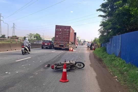 Va chạm với xe đầu kéo, một người tử vong tại chỗ