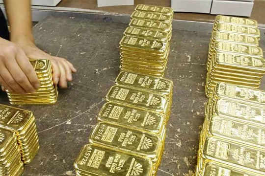 Giá vàng hôm nay 4/7: Rơi tự do