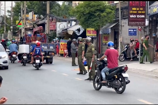 TP.HCM: Xe tải va chạm với xe máy, một người tử vong