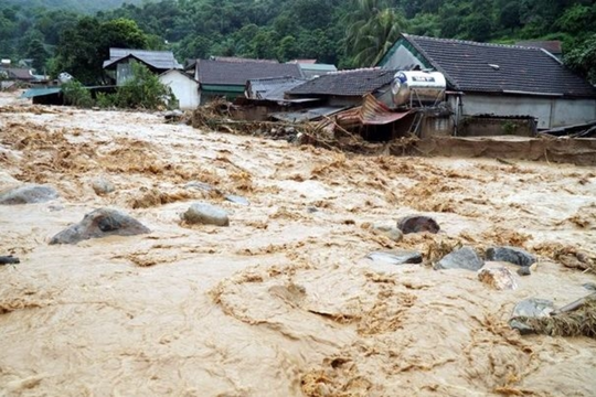 Bão số 2 giật cấp 11 trên Biển Đông, cảnh báo lũ quét và sạt lở đất tại Tuyên Quang