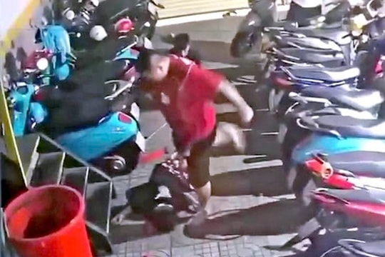 Thông tin mới vụ 2 cháu nhỏ bị chủ tiệm Internet hành hung ở TP.HCM