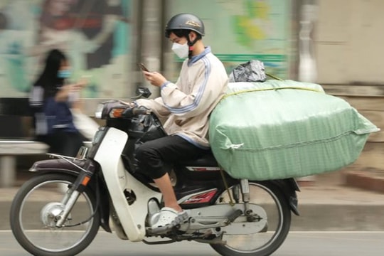 Sử dụng điện thoại khi lái xe: Hiểm họa tai nạn trong vài giây lơ đễnh