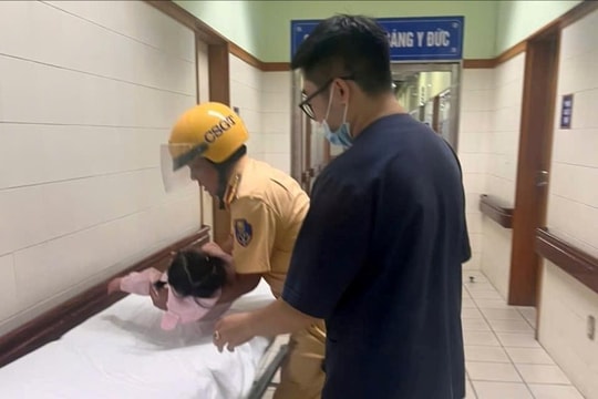 CSGT Huế kịp thời đưa bé gái đi cấp cứu, vượt cơn nguy kịch