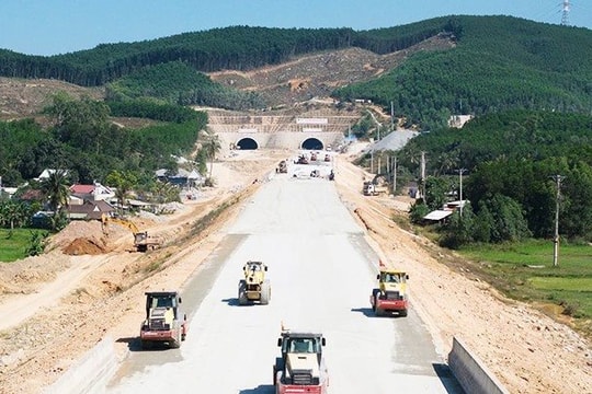Thông hầm xuyên núi số 3 dài 3.200 mét thuộc cao tốc Quảng Ngãi - Hoài Nhơn