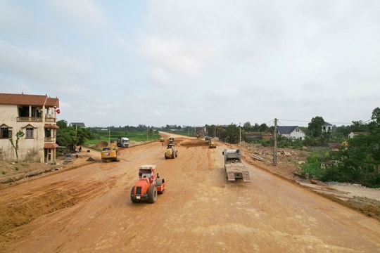 Bàn giao các dự án đầu tư công cho cấp xã