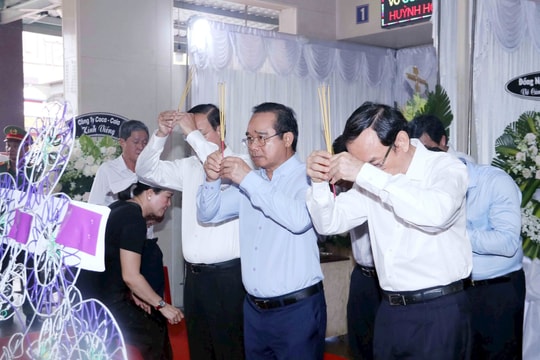 Lãnh đạo TP.HCM viếng các nạn nhân vụ cháy cư xá Độc Lập